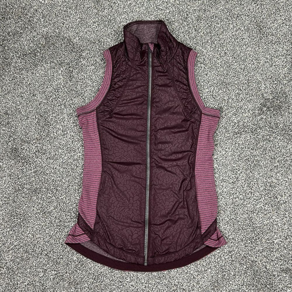 Lululemon Rebel Runner‎ Vest Womens 4 Petal Camo Print Quilted Bordeaux Berry
